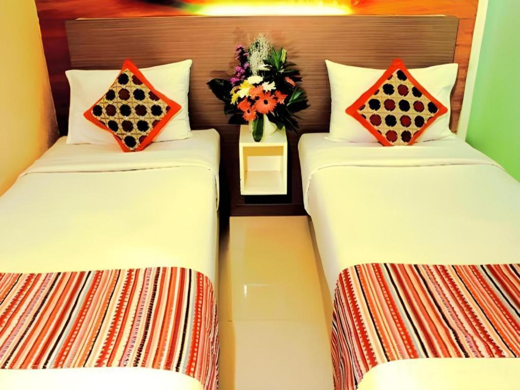 Clay Hotel Jakarta Exterior photo