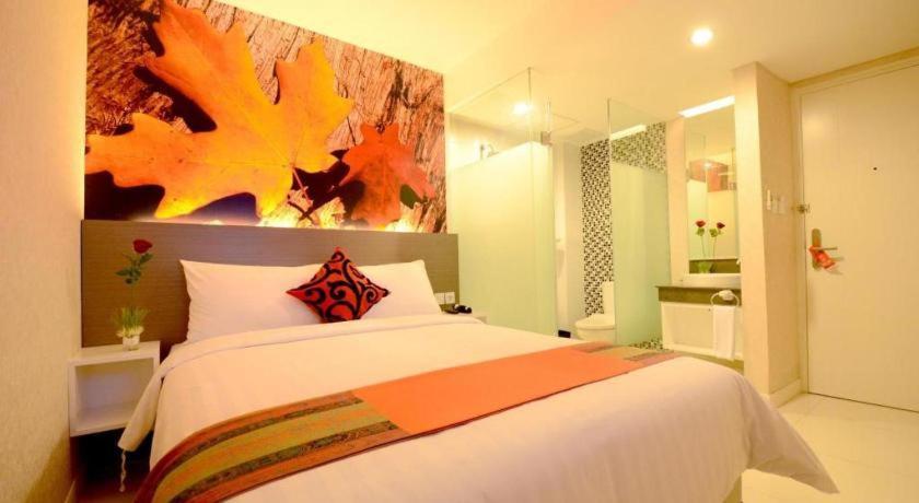 Clay Hotel Jakarta Exterior photo