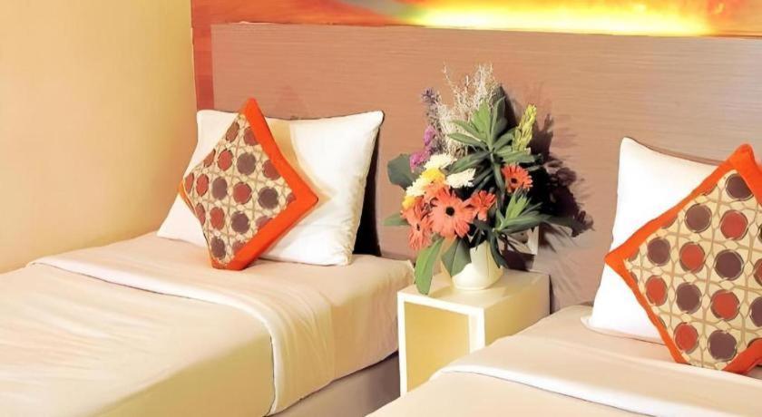 Clay Hotel Jakarta Exterior photo