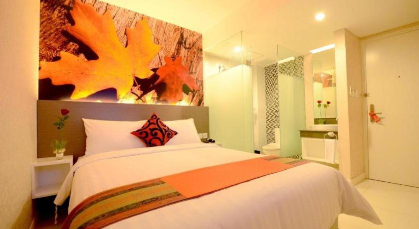 Clay Hotel Jakarta Exterior photo
